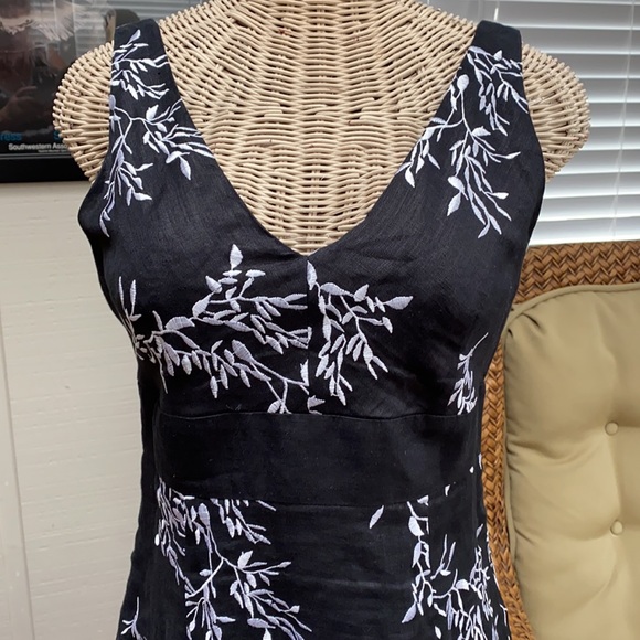 Sleeveless Black Embroidered dress 6 - Picture 2 of 13